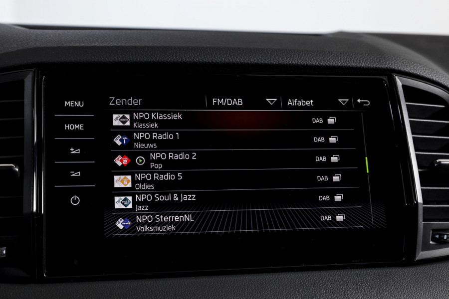 Škoda Karoq 1.5 TSI 150 PK ACT Sportline Business - Automaat | S/K-Panodak | Columbus pakket | Dig. Cockpit | Adapt. Cruise | Elek. Klep | Stuur-+Stoelverw. | Camera | NAV+App. Connect | ECC | LED | LM 19" | 3545