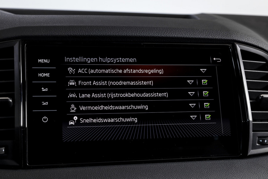 Škoda Karoq 1.5 TSI 150 PK ACT Sportline Business - Automaat | S/K-Panodak | Columbus pakket | Dig. Cockpit | Adapt. Cruise | Elek. Klep | Stuur-+Stoelverw. | Camera | NAV+App. Connect | ECC | LED | LM 19" | 3545