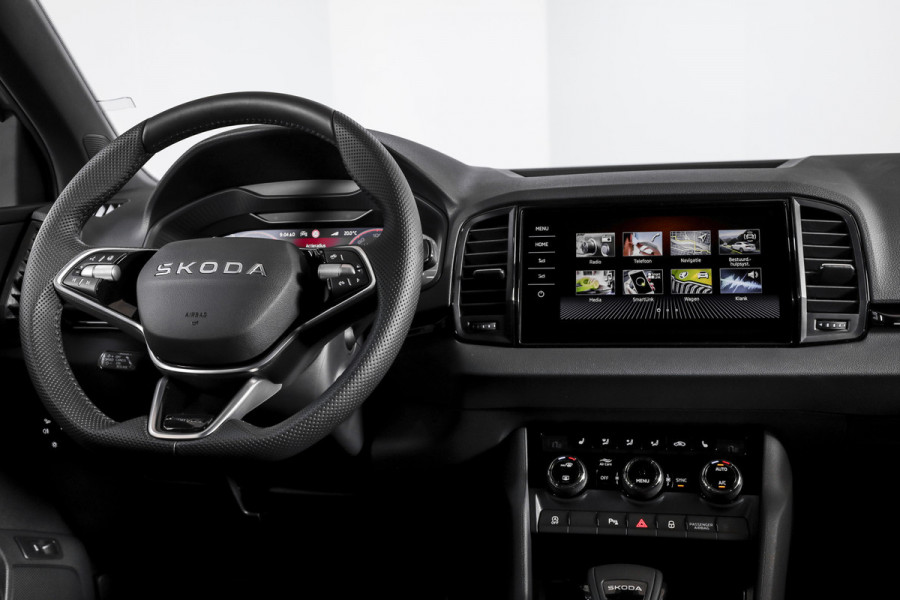 Škoda Karoq 1.5 TSI 150 PK ACT Sportline Business - Automaat | S/K-Panodak | Columbus pakket | Dig. Cockpit | Adapt. Cruise | Elek. Klep | Stuur-+Stoelverw. | Camera | NAV+App. Connect | ECC | LED | LM 19" | 3545