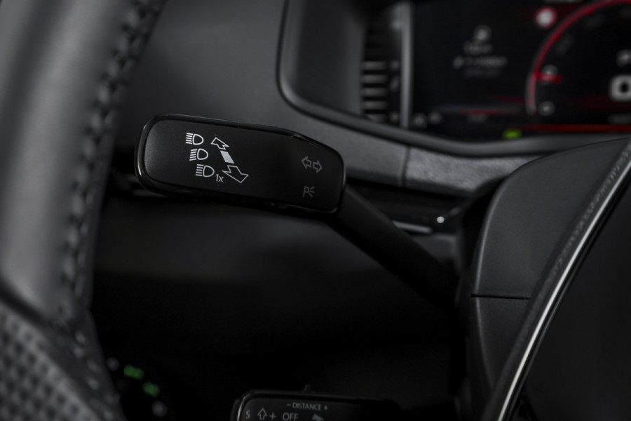 Škoda Karoq 1.5 TSI 150 PK ACT Sportline Business - Automaat | S/K-Panodak | Columbus pakket | Dig. Cockpit | Adapt. Cruise | Elek. Klep | Stuur-+Stoelverw. | Camera | NAV+App. Connect | ECC | LED | LM 19" | 3545