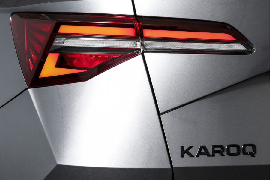Škoda Karoq 1.5 TSI 150 PK ACT Sportline Business - Automaat | S/K-Panodak | Columbus pakket | Dig. Cockpit | Adapt. Cruise | Elek. Klep | Stuur-+Stoelverw. | Camera | NAV+App. Connect | ECC | LED | LM 19" | 3545