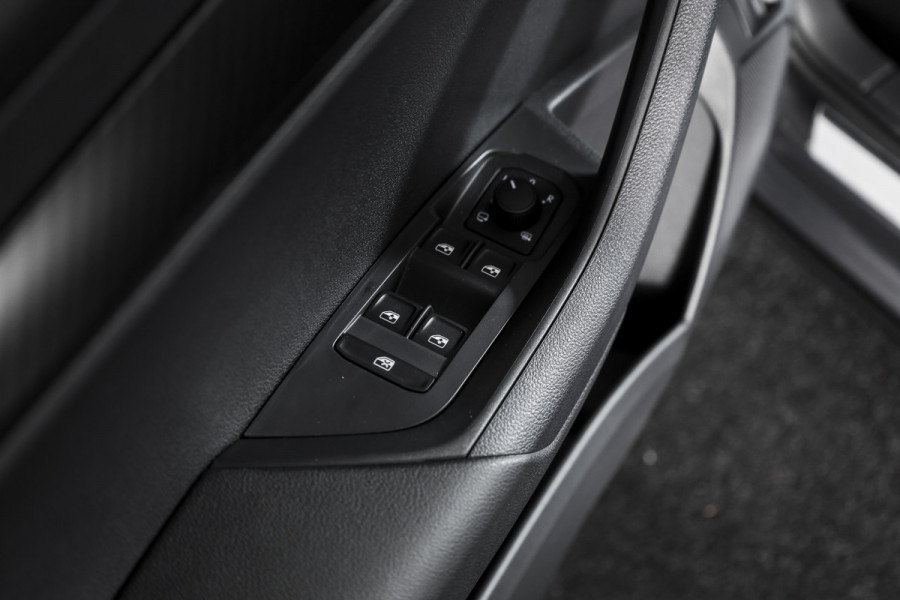 Škoda Karoq 1.5 TSI 150 PK ACT Sportline Business - Automaat | S/K-Panodak | Columbus pakket | Dig. Cockpit | Adapt. Cruise | Elek. Klep | Stuur-+Stoelverw. | Camera | NAV+App. Connect | ECC | LED | LM 19" | 3545