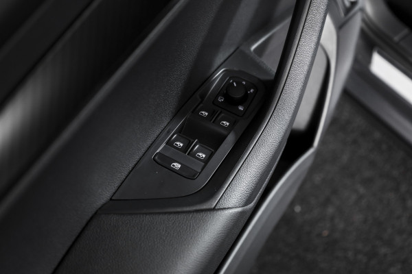 Škoda Karoq 1.5 TSI 150 PK ACT Sportline Business - Automaat | S/K-Panodak | Columbus pakket | Dig. Cockpit | Adapt. Cruise | Elek. Klep | Stuur-+Stoelverw. | Camera | NAV+App. Connect | ECC | LED | LM 19" | 3545
