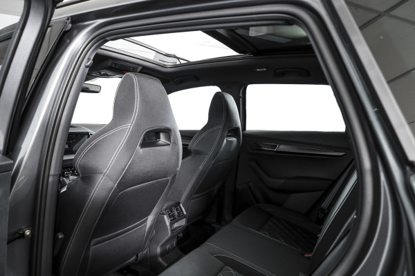 Škoda Karoq 1.5 TSI 150 PK ACT Sportline Business - Automaat | S/K-Panodak | Columbus pakket | Dig. Cockpit | Adapt. Cruise | Elek. Klep | Stuur-+Stoelverw. | Camera | NAV+App. Connect | ECC | LED | LM 19" | 3545