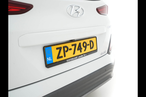 Hyundai Kona EV Premium 64 kWh (INCL-BTW) *FULL-LEATHER | HEAD-UP | FULL-LED | NAVI-FULLMAP | DAB | ADAPTIVE-CRUISE | KRELL-AUDIO | KEYLESS | CAMERA | BLIND-SPOT | LANE-ASSIST | DIGI-COCKPIT | COMFORT-SEATS | 17''ALU*