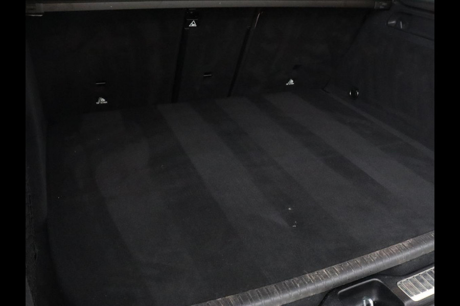 Mercedes-Benz GLC 300e 4Matic AMG Line | Panoramadak | Trekhaak | Stoelverwarming | Carplay | Leder/Alcantara | Keyless | Navigatie