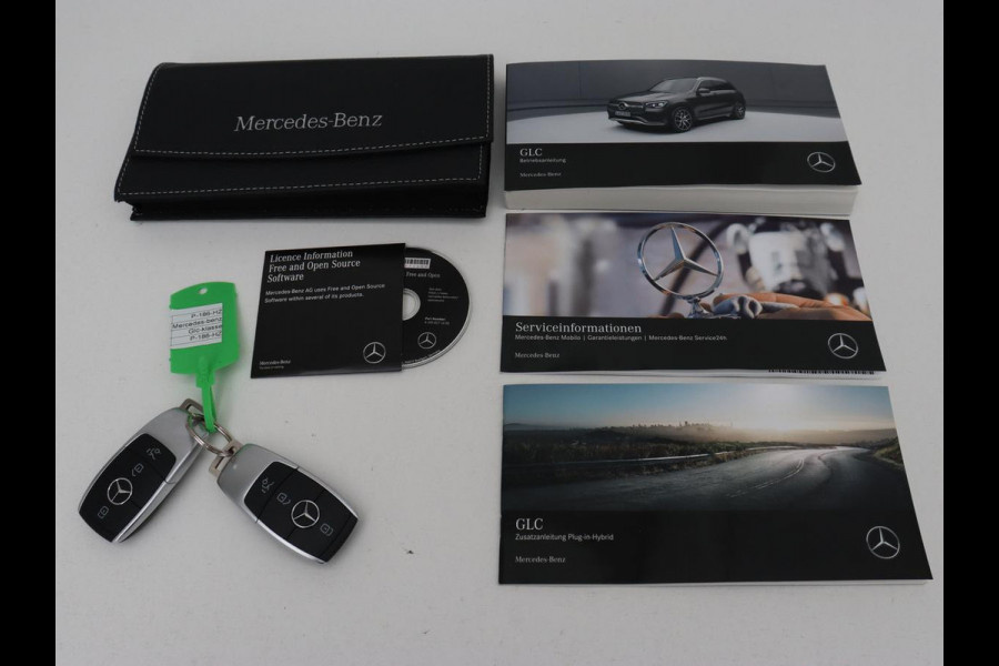 Mercedes-Benz GLC 300e 4Matic AMG Line | Panoramadak | Trekhaak | Stoelverwarming | Carplay | Leder/Alcantara | Keyless | Navigatie