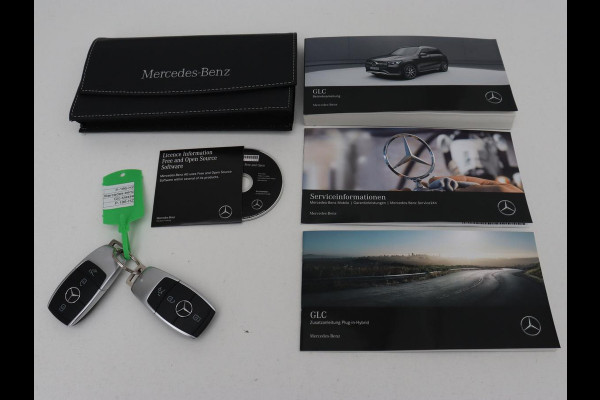 Mercedes-Benz GLC 300e 4Matic AMG Line | Panoramadak | Trekhaak | Stoelverwarming | Carplay | Leder/Alcantara | Keyless | Navigatie