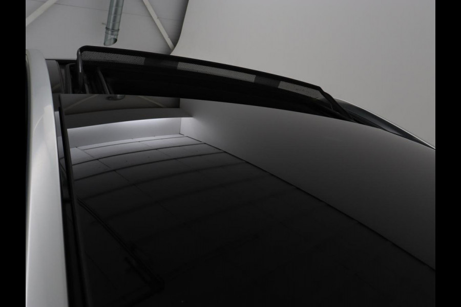 Mercedes-Benz GLC 300e 4Matic AMG Line | Panoramadak | Trekhaak | Stoelverwarming | Carplay | Leder/Alcantara | Keyless | Navigatie