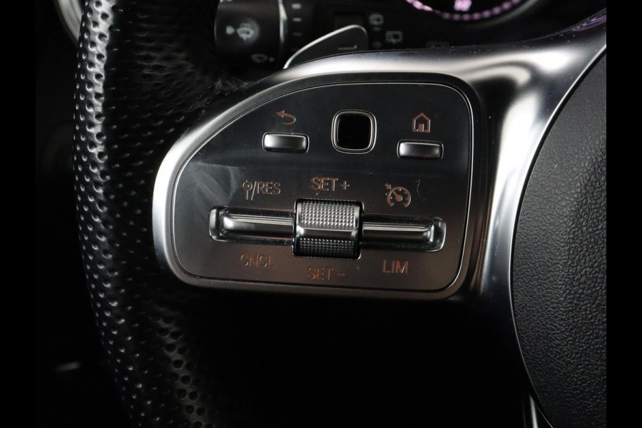Mercedes-Benz GLC 300e 4Matic AMG Line | Panoramadak | Trekhaak | Stoelverwarming | Carplay | Leder/Alcantara | Keyless | Navigatie