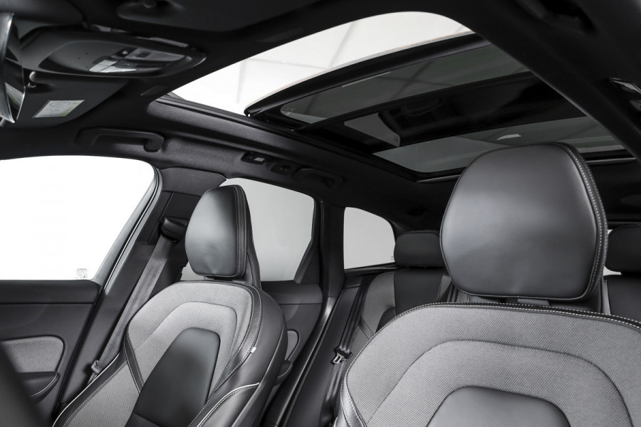 Volvo XC60 2.0 T8 Plug-in hybrid AWD Plus Dark | S/K-Panodak | Dig. Cockpit | Adapt. Cruise | Harman/Kardon | Memory Stoelen | Elek. Klep | Stoel-+stuurverw. | 360 Camera | NAV+App. Connect | LM 20" | 0212