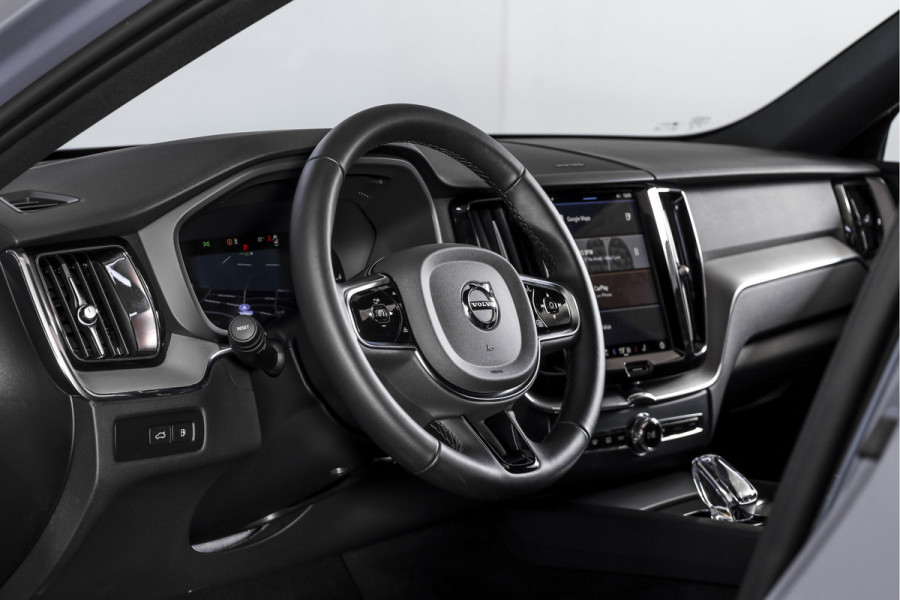 Volvo XC60 2.0 T8 Plug-in hybrid AWD Plus Dark | S/K-Panodak | Dig. Cockpit | Adapt. Cruise | Harman/Kardon | Memory Stoelen | Elek. Klep | Stoel-+stuurverw. | 360 Camera | NAV+App. Connect | LM 20" | 0212