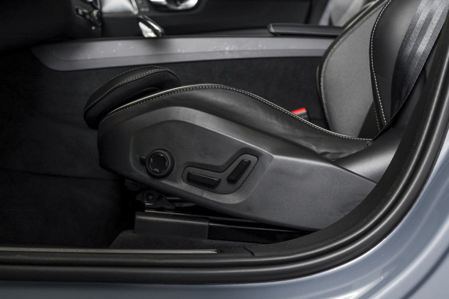 Volvo XC60 2.0 T8 Plug-in hybrid AWD Plus Dark | S/K-Panodak | Dig. Cockpit | Adapt. Cruise | Harman/Kardon | Memory Stoelen | Elek. Klep | Stoel-+stuurverw. | 360 Camera | NAV+App. Connect | LM 20" | 0212