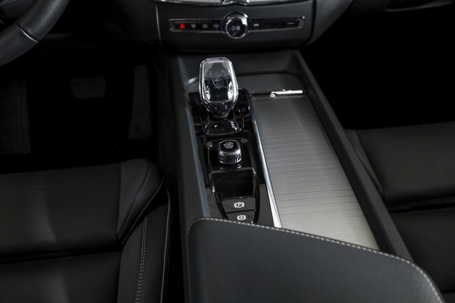 Volvo XC60 2.0 T8 Plug-in hybrid AWD Plus Dark | S/K-Panodak | Dig. Cockpit | Adapt. Cruise | Harman/Kardon | Memory Stoelen | Elek. Klep | Stoel-+stuurverw. | 360 Camera | NAV+App. Connect | LM 20" | 0212