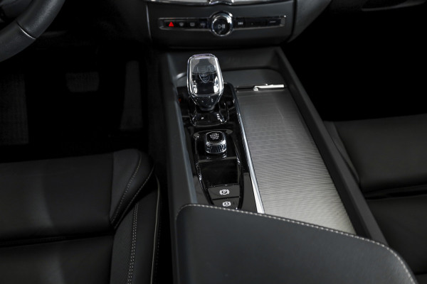 Volvo XC60 2.0 T8 Plug-in hybrid AWD Plus Dark | S/K-Panodak | Dig. Cockpit | Adapt. Cruise | Harman/Kardon | Memory Stoelen | Elek. Klep | Stoel-+stuurverw. | 360 Camera | NAV+App. Connect | LM 20" | 0212