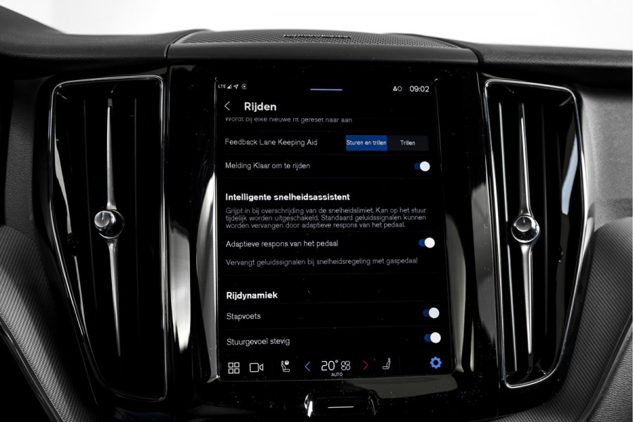 Volvo XC60 2.0 T8 Plug-in hybrid AWD Plus Dark | S/K-Panodak | Dig. Cockpit | Adapt. Cruise | Harman/Kardon | Memory Stoelen | Elek. Klep | Stoel-+stuurverw. | 360 Camera | NAV+App. Connect | LM 20" | 0212