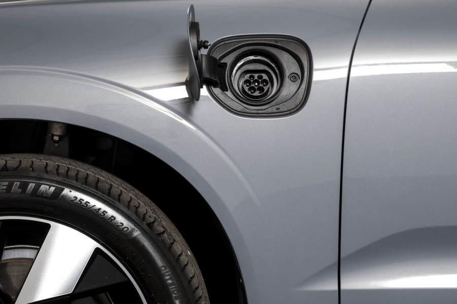 Volvo XC60 2.0 T8 Plug-in hybrid AWD Plus Dark | S/K-Panodak | Dig. Cockpit | Adapt. Cruise | Harman/Kardon | Memory Stoelen | Elek. Klep | Stoel-+stuurverw. | 360 Camera | NAV+App. Connect | LM 20" | 0212