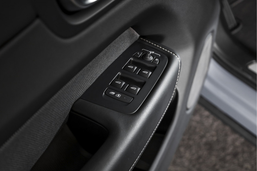 Volvo XC60 2.0 T8 Plug-in hybrid AWD Plus Dark | S/K-Panodak | Dig. Cockpit | Adapt. Cruise | Harman/Kardon | Memory Stoelen | Elek. Klep | Stoel-+stuurverw. | 360 Camera | NAV+App. Connect | LM 20" | 0212