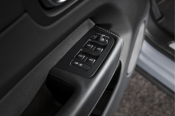 Volvo XC60 2.0 T8 Plug-in hybrid AWD Plus Dark | S/K-Panodak | Dig. Cockpit | Adapt. Cruise | Harman/Kardon | Memory Stoelen | Elek. Klep | Stoel-+stuurverw. | 360 Camera | NAV+App. Connect | LM 20" | 0212