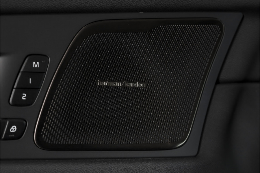 Volvo XC60 2.0 T8 Plug-in hybrid AWD Plus Dark | S/K-Panodak | Dig. Cockpit | Adapt. Cruise | Harman/Kardon | Memory Stoelen | Elek. Klep | Stoel-+stuurverw. | 360 Camera | NAV+App. Connect | LM 20" | 0212