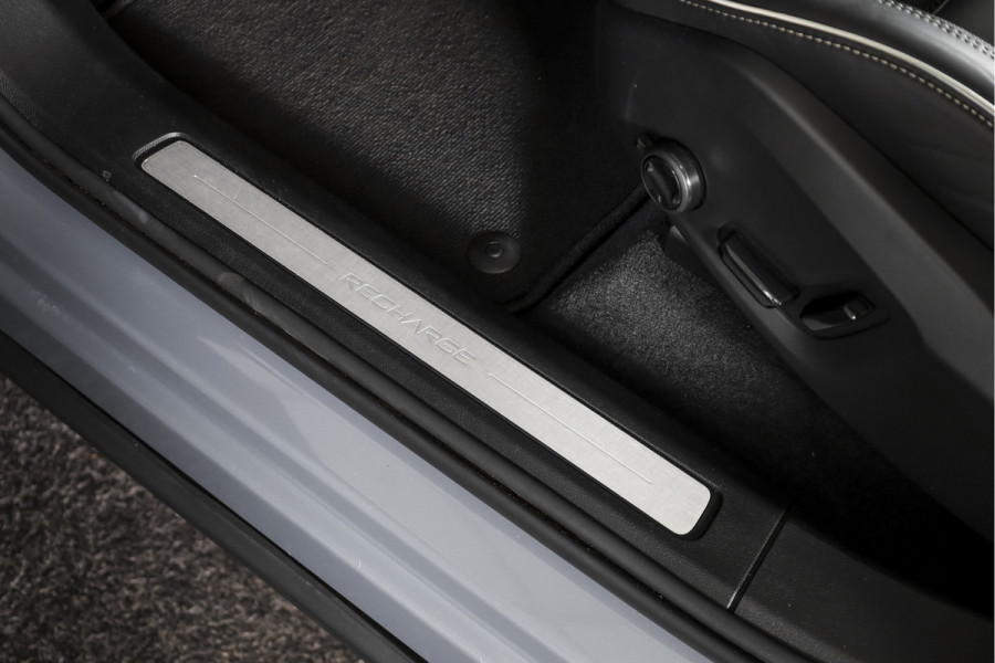 Volvo XC60 2.0 T8 Plug-in hybrid AWD Plus Dark | S/K-Panodak | Dig. Cockpit | Adapt. Cruise | Harman/Kardon | Memory Stoelen | Elek. Klep | Stoel-+stuurverw. | 360 Camera | NAV+App. Connect | LM 20" | 0212