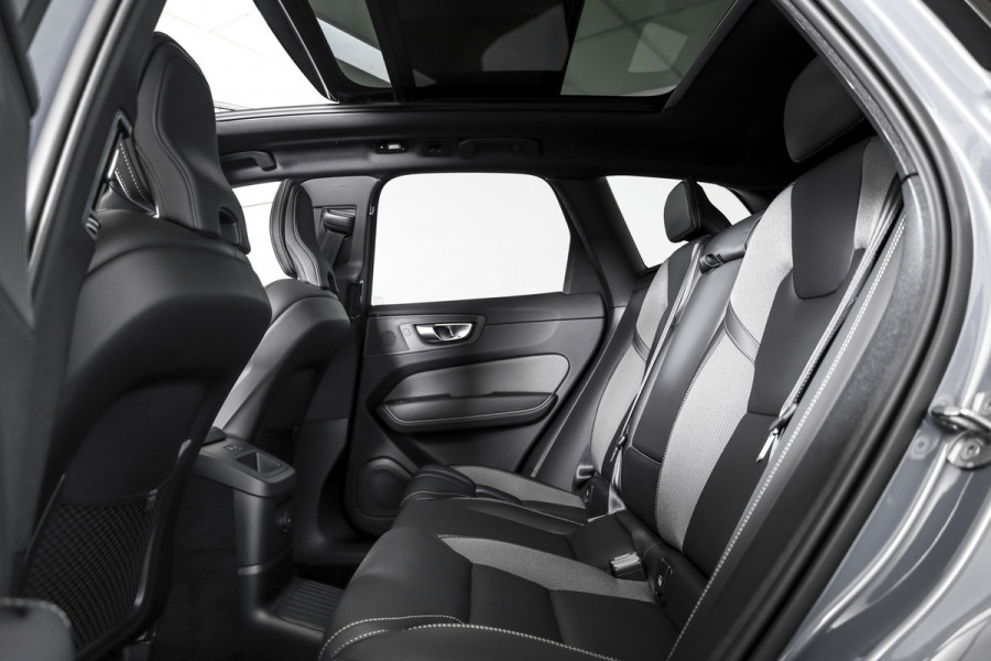 Volvo XC60 2.0 T8 Plug-in hybrid AWD Plus Dark | S/K-Panodak | Dig. Cockpit | Adapt. Cruise | Harman/Kardon | Memory Stoelen | Elek. Klep | Stoel-+stuurverw. | 360 Camera | NAV+App. Connect | LM 20" | 0212