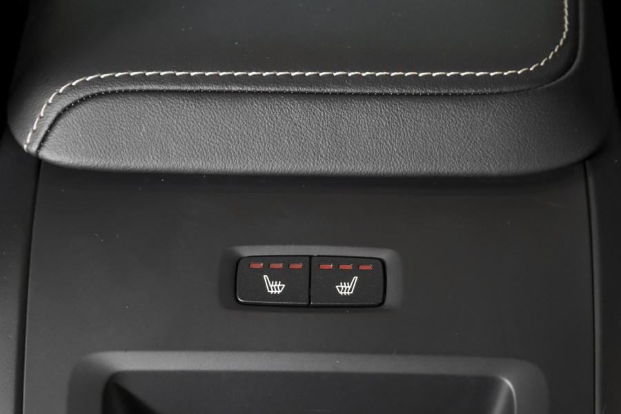 Volvo XC60 2.0 T8 Plug-in hybrid AWD Plus Dark | S/K-Panodak | Dig. Cockpit | Adapt. Cruise | Harman/Kardon | Memory Stoelen | Elek. Klep | Stoel-+stuurverw. | 360 Camera | NAV+App. Connect | LM 20" | 0212