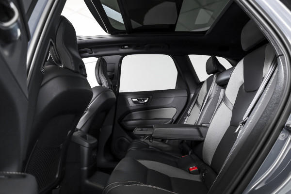 Volvo XC60 2.0 T8 Plug-in hybrid AWD Plus Dark | S/K-Panodak | Dig. Cockpit | Adapt. Cruise | Harman/Kardon | Memory Stoelen | Elek. Klep | Stoel-+stuurverw. | 360 Camera | NAV+App. Connect | LM 20" | 0212