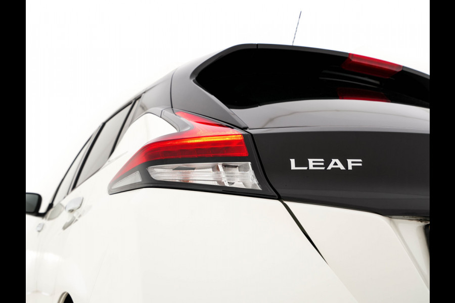 Nissan Leaf Tekna 40 kWh Aut. *LEATHER-FABRIC | FULL-LED | BOSE-SURROUND | ADAPTIVE-CRUISE | TOPVIEW | KEYLESS | NAVI-FULLMAP | BLINDSPOT | DAB+ | PDC | HEATED-COMFORTSEATS | TOWBAR | DIGI-COCKPIT | 17"ALU