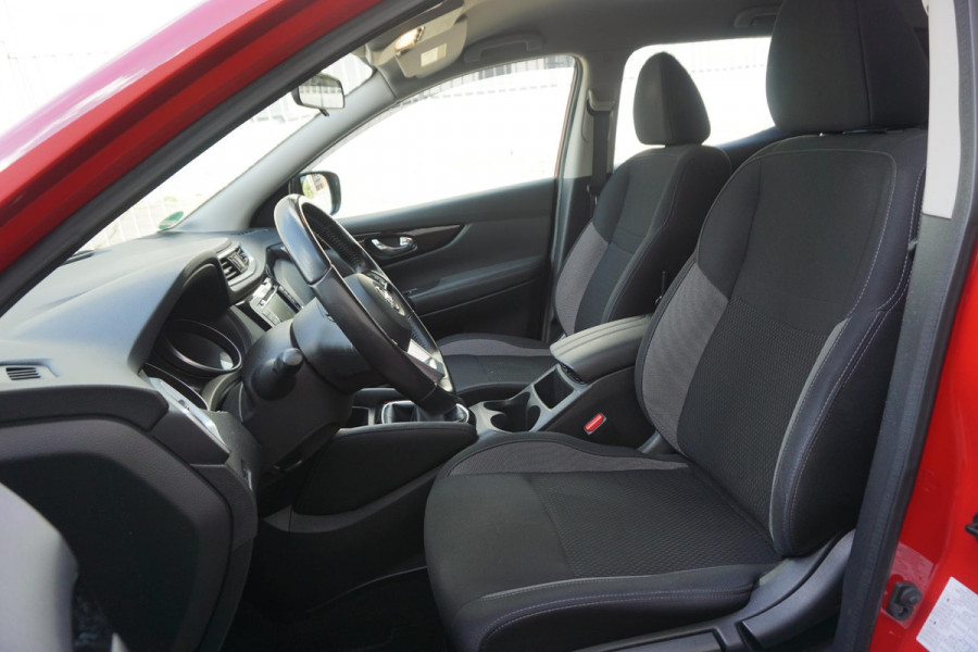 Nissan QASHQAI 1.3 DIG-T 140PK/Trekhaak/All-Seasonbanden/ AppleCarplay-Navigatie