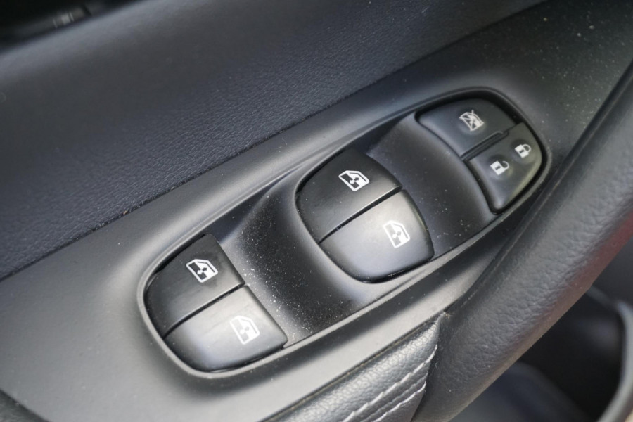 Nissan QASHQAI 1.3 DIG-T 140PK/Trekhaak/All-Seasonbanden/ AppleCarplay-Navigatie