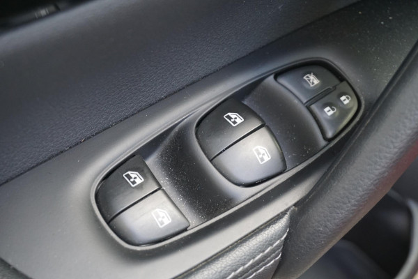 Nissan QASHQAI 1.3 DIG-T 140PK/Trekhaak/All-Seasonbanden/ AppleCarplay-Navigatie