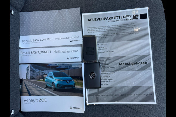 Renault ZOE R110 Life Carshare 52 kWh KOOPACCU / 4-SEIZOENENBANDEN / CARPLAY / CAMERA / PDC / STOELVERWARMING / CRUISE / NAVI