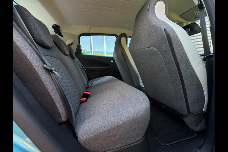 Renault ZOE R110 Life Carshare 52 kWh KOOPACCU / 4-SEIZOENENBANDEN / CARPLAY / CAMERA / PDC / STOELVERWARMING / CRUISE / NAVI