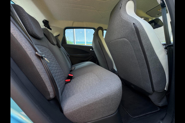 Renault ZOE R110 Life Carshare 52 kWh KOOPACCU / 4-SEIZOENENBANDEN / CARPLAY / CAMERA / PDC / STOELVERWARMING / CRUISE / NAVI