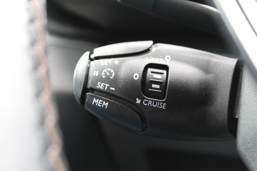 Peugeot 3008 1.6 PureTech 181PK GT Line | Dealer Onderhouden | BLIS | Bluetooth | Camera | Carplay