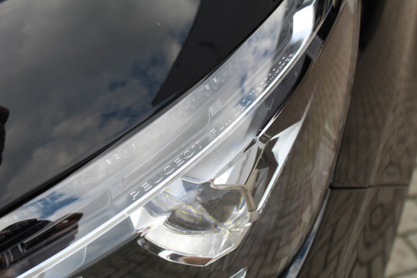 Peugeot 3008 1.6 PureTech 181PK GT Line | Dealer Onderhouden | BLIS | Bluetooth | Camera | Carplay