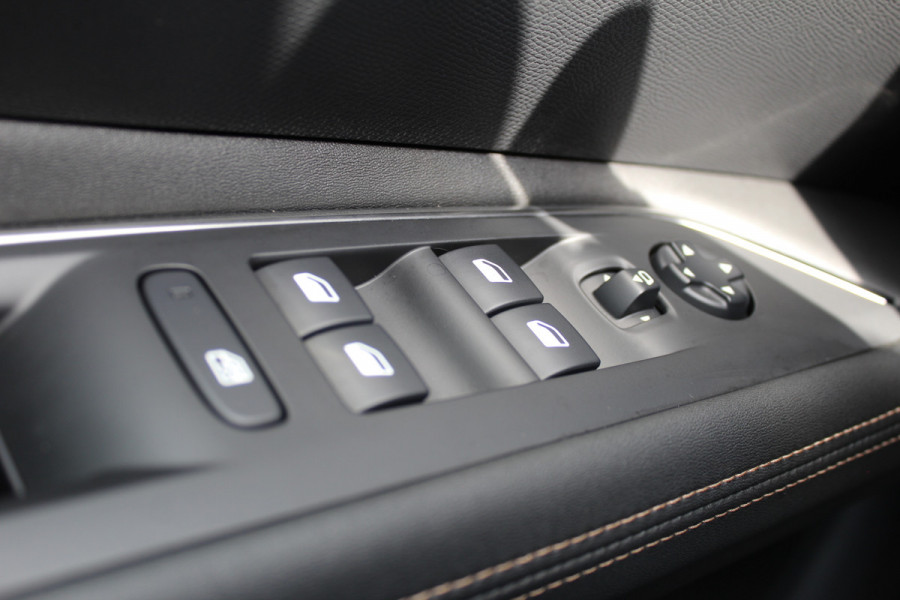 Peugeot 3008 1.6 PureTech 181PK GT Line | Dealer Onderhouden | BLIS | Bluetooth | Camera | Carplay