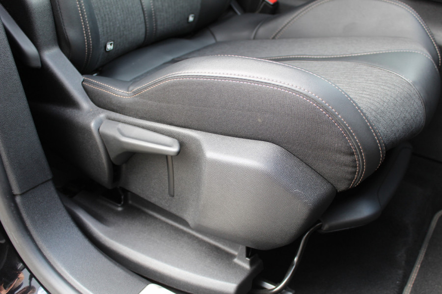 Peugeot 3008 1.6 PureTech 181PK GT Line | Dealer Onderhouden | BLIS | Bluetooth | Camera | Carplay