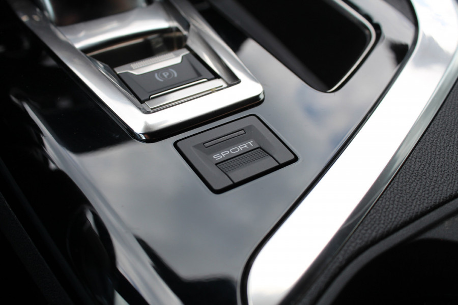 Peugeot 3008 1.6 PureTech 181PK GT Line | Dealer Onderhouden | BLIS | Bluetooth | Camera | Carplay