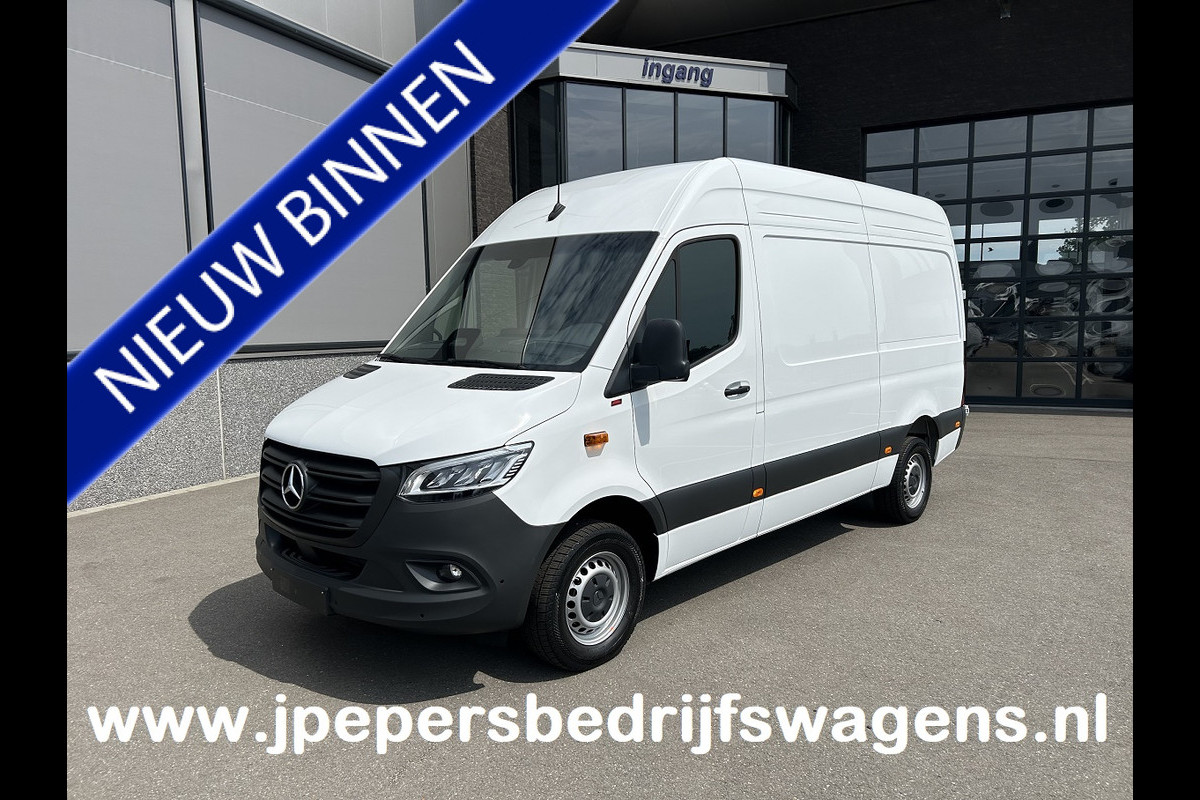 Mercedes-Benz Sprinter 317 CDI L2 H2 PRO / LED / MBUX 10.25 / Navigatie / Camera / Parkeersensoren / Cruise control / Airco / 270 Graden achterdeuren Mercedes-Benz Sprinter 317 CDI L2 H2 PRO / LED / MBUX 10.25 / Navigatie / Camera / Parkeersensoren / Cruise control / Airco / 270 Graden achterdeuren