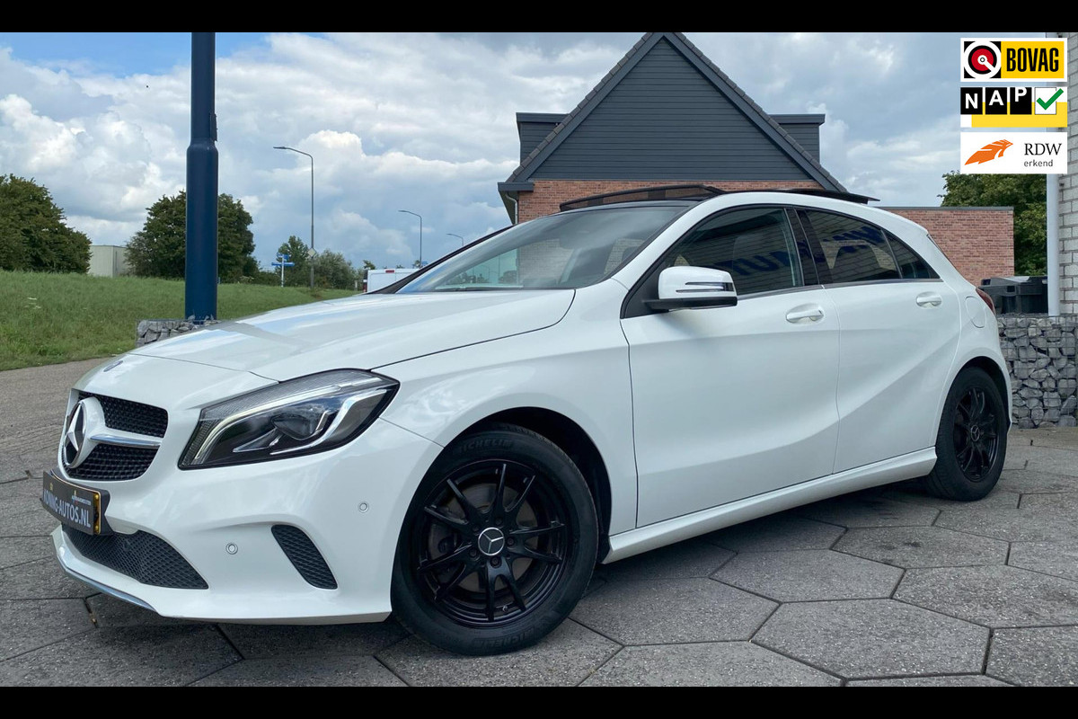 Mercedes-Benz A-Klasse 180 Ambition Automaat/ Pano/ PDC/ NAP Mercedes-Benz A-Klasse 180 Ambition Automaat/ Pano/ PDC/ NAP