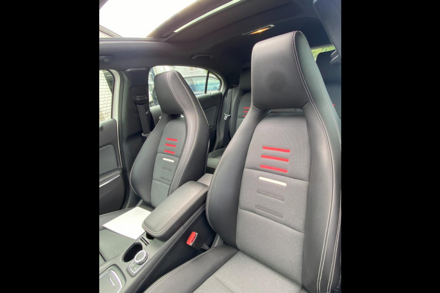 Mercedes-Benz A-Klasse 180 Ambition Automaat/ Pano/ PDC/ NAP