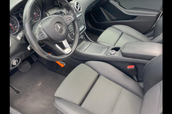 Mercedes-Benz A-Klasse 180 Ambition Automaat/ Pano/ PDC/ NAP