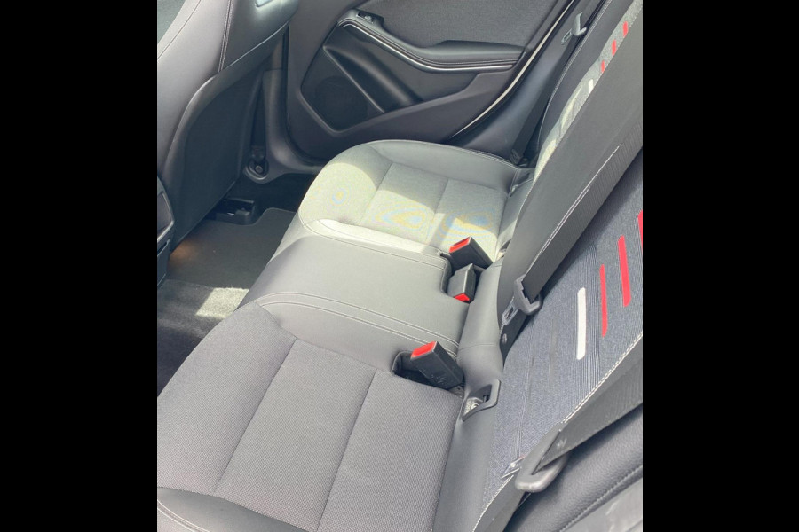 Mercedes-Benz A-Klasse 180 Ambition Automaat/ Pano/ PDC/ NAP