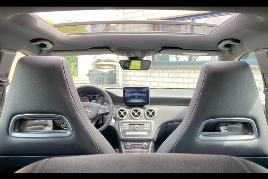 Mercedes-Benz A-Klasse 180 Ambition Automaat/ Pano/ PDC/ NAP