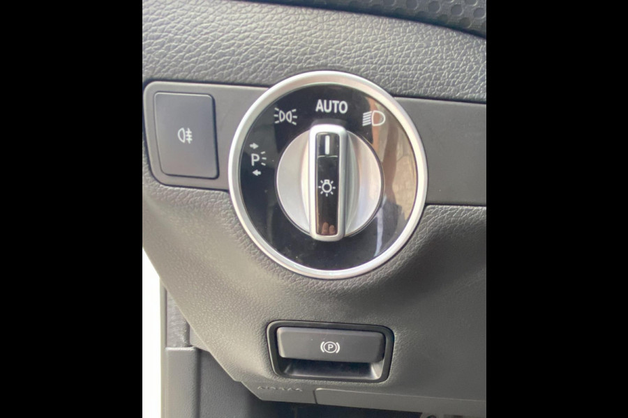 Mercedes-Benz A-Klasse 180 Ambition Automaat/ Pano/ PDC/ NAP