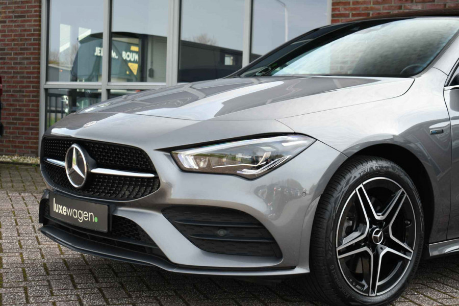 Mercedes-Benz CLA-Klasse Shooting Brake 250 e AMG Pano Trekhaak Camera Night