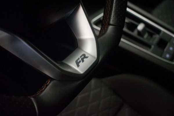 Seat Leon Sportstourer 1.0 eTSI FR Business Intense Automaat [ Full LED Virtual Trekhaak Carplay Sfeerverlichting Camera ]