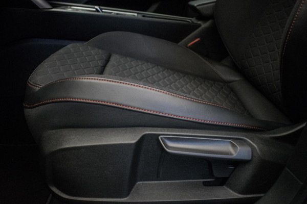 Seat Leon Sportstourer 1.0 eTSI FR Business Intense Automaat [ Full LED Virtual Trekhaak Carplay Sfeerverlichting Camera ]